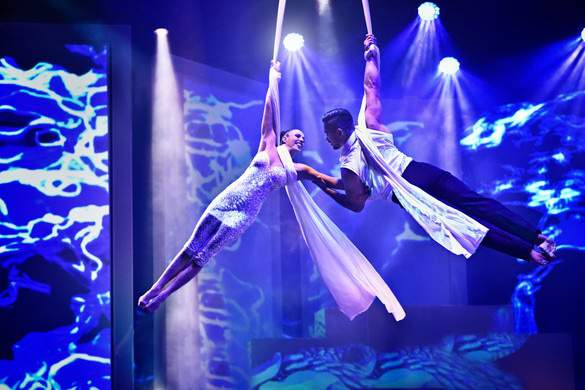 Princess Cruises Theatre 1.jpg